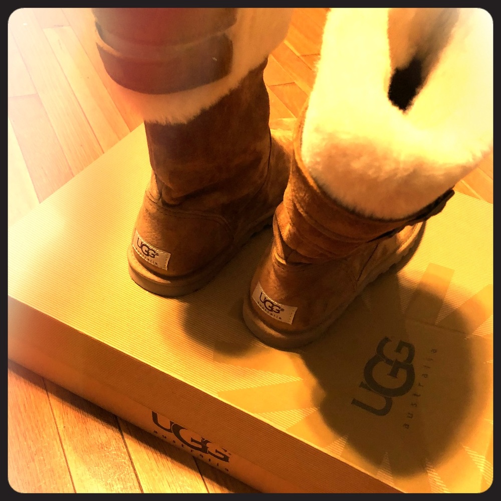 Ugg boots size 8 ;only worn outside one time